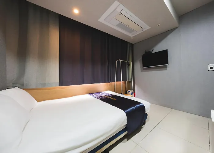 Myeongdong New Hostel *